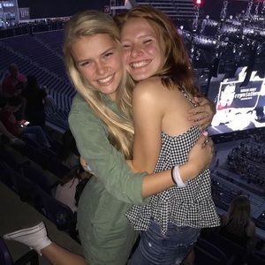 Meet your Posher, Julia